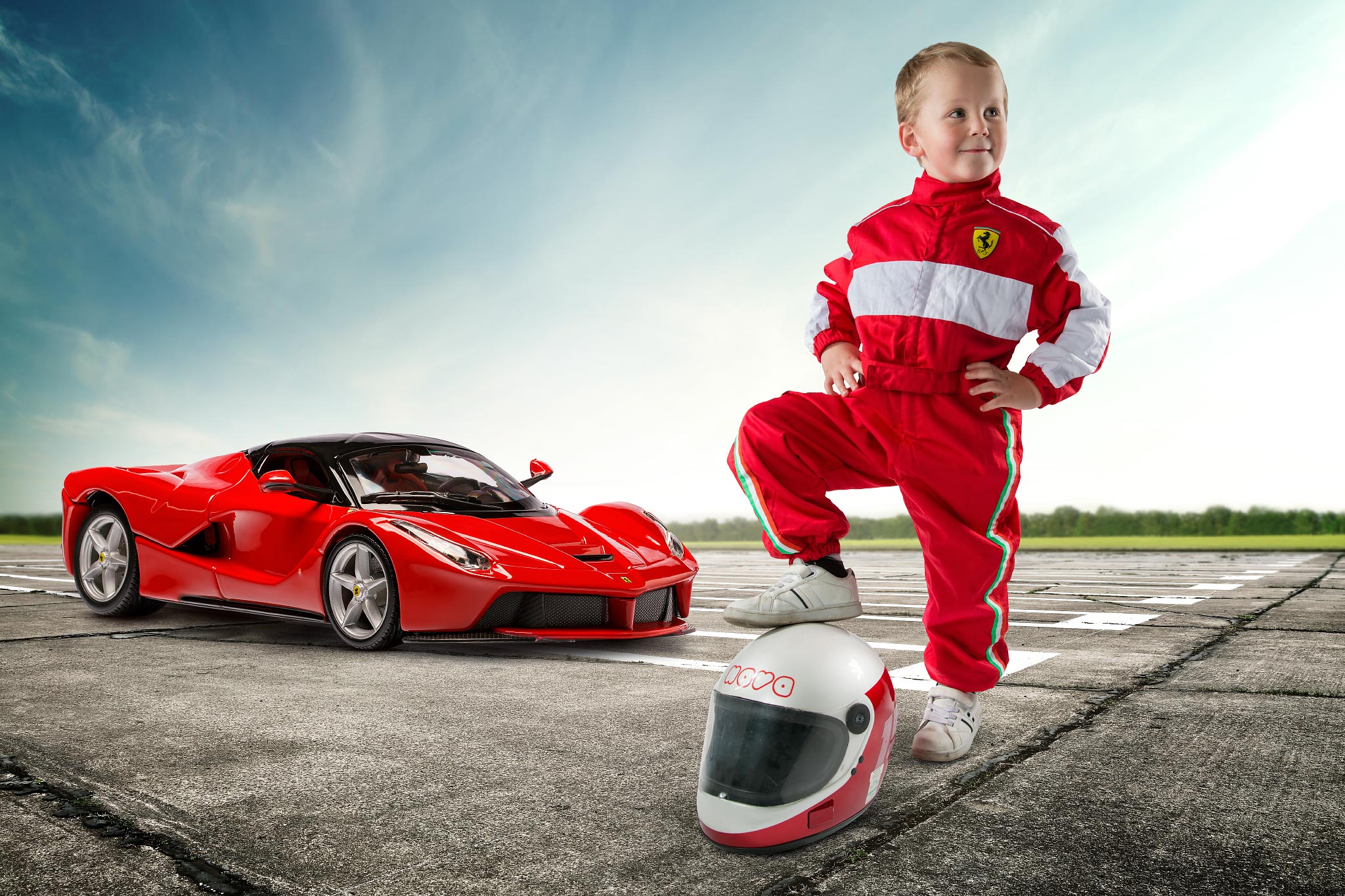 Retusch Elliot med ferarri